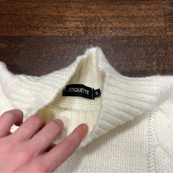 Étiquette Crop Knit Sweater - Picture 3 of 3